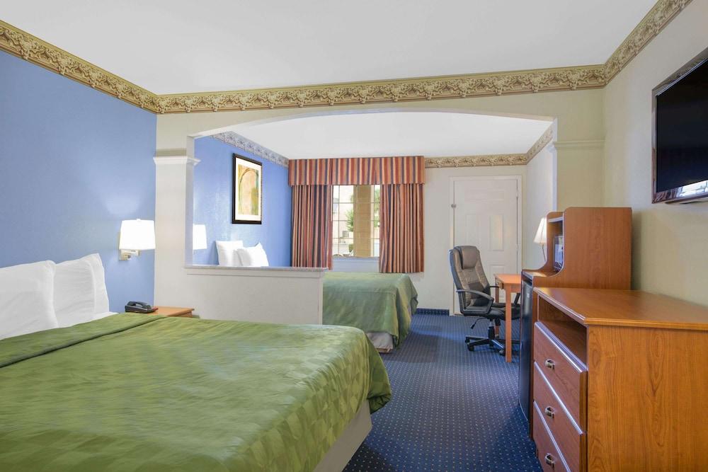 Days Inn By Wyndham Nacogdoches/Sfa University/Downtown Eksteriør billede