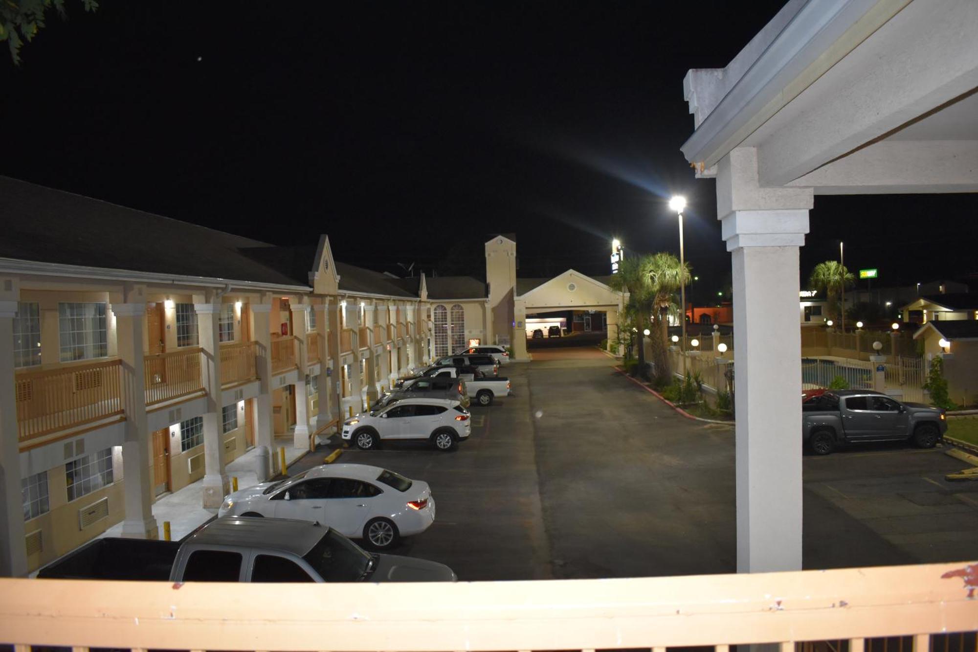 Days Inn By Wyndham Nacogdoches/Sfa University/Downtown Eksteriør billede