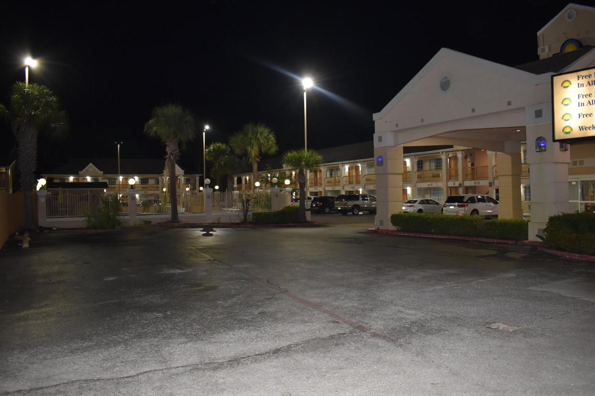 Days Inn By Wyndham Nacogdoches/Sfa University/Downtown Eksteriør billede
